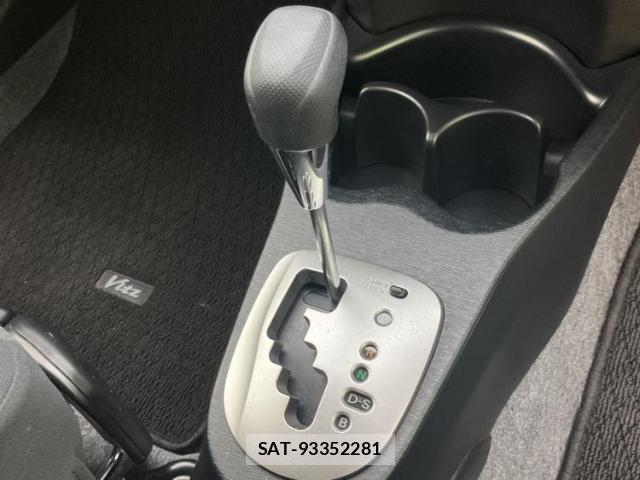 Toyota VITZ 2012-08 8552447-16