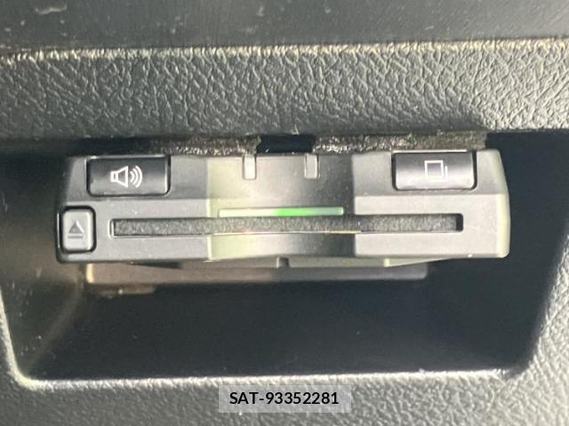 Toyota VITZ 2012-08 8552447-17