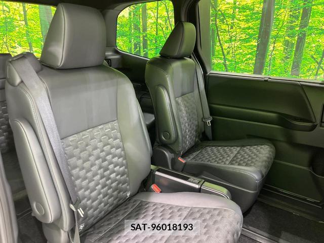 Toyota VOXY 2024-10 8545419-9