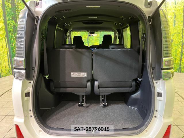 Toyota VOXY 2017-09 8545475-10