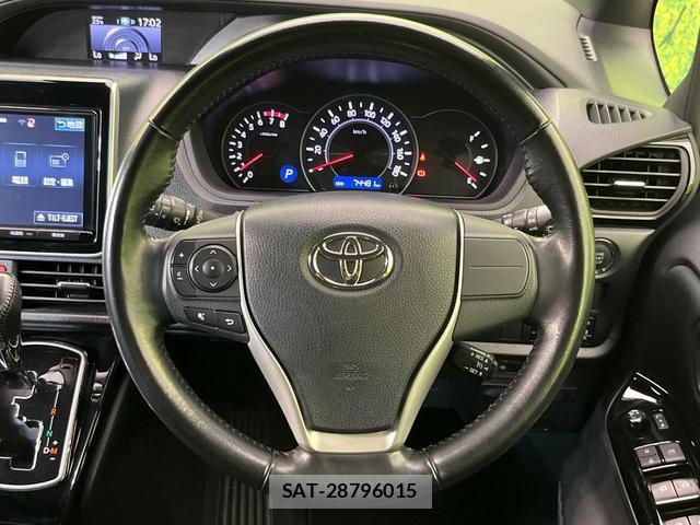 Toyota VOXY 2017-09 8545475-11
