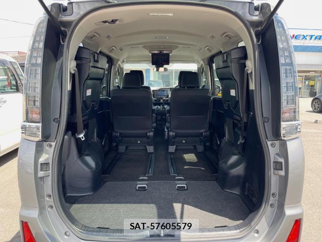 Toyota VOXY 2016-06 8545623-11