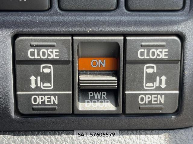 Toyota VOXY 2016-06 8545623-3