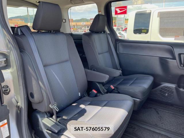 Toyota VOXY 2016-06 8545623-9