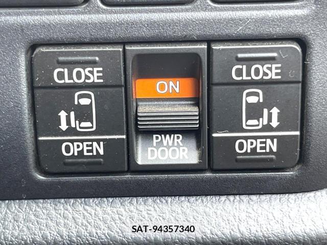 Toyota VOXY 2018-09 8545639-4