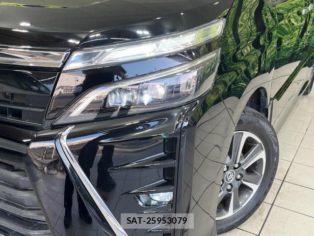 Toyota VOXY 2018-10 8545675-12