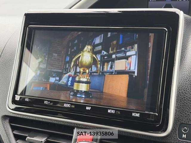Toyota VOXY 2018-12 8545689-11