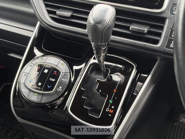 Toyota VOXY 2018-12 8545689-17