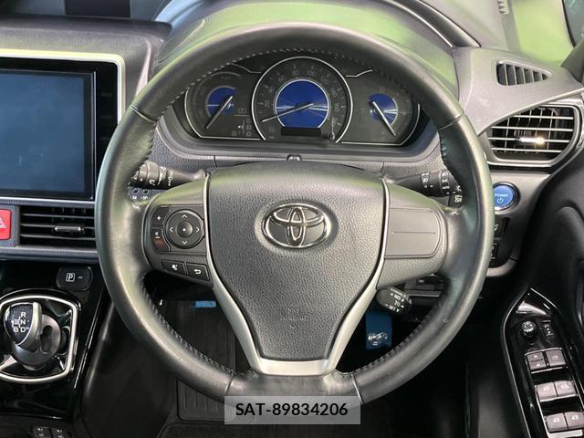 Toyota VOXY 2017-10 8546002-11
