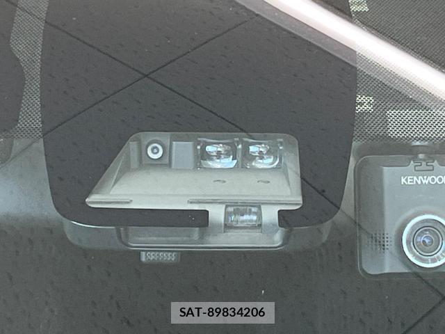 Toyota VOXY 2017-10 8546002-5