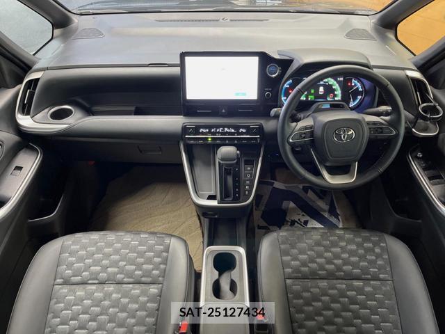 Toyota VOXY 2023-08 8546363-1
