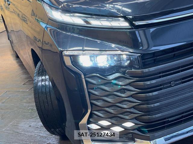 Toyota VOXY 2023-08 8546363-11