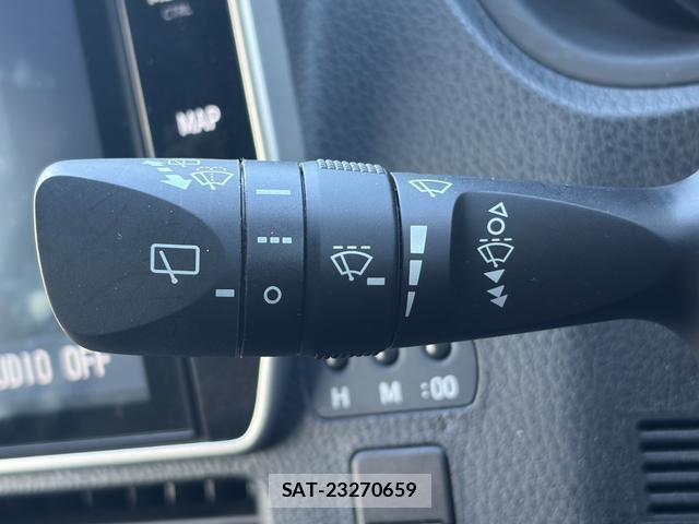 Toyota VOXY 2021-06 8546375-10