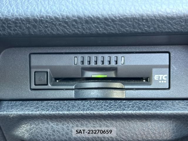 Toyota VOXY 2021-06 8546375-12