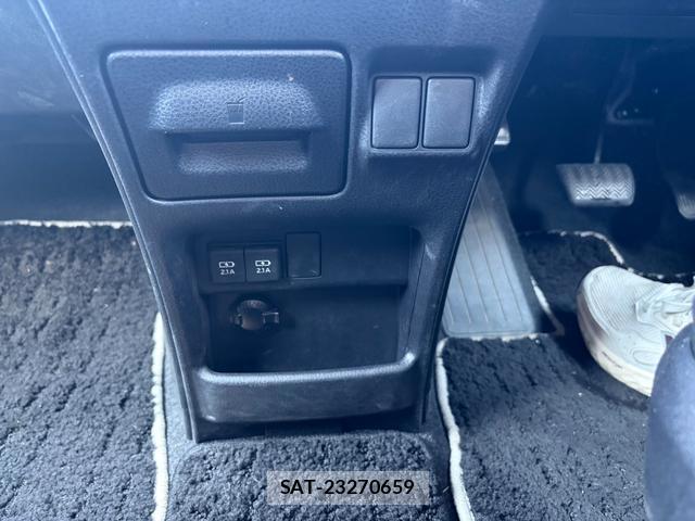 Toyota VOXY 2021-06 8546375-14