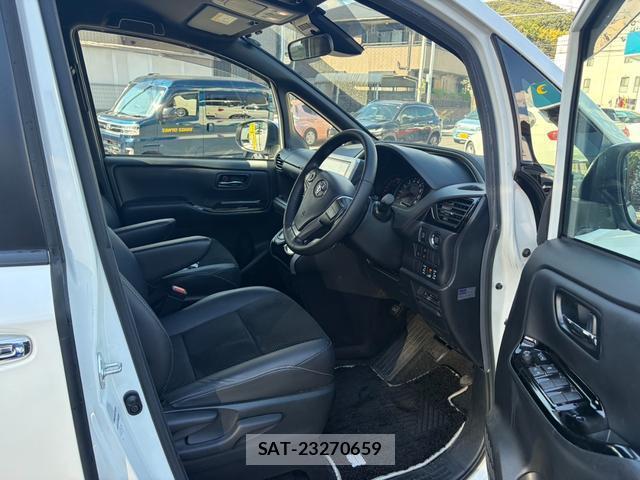 Toyota VOXY 2021-06 8546375-16