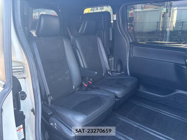 Toyota VOXY 2021-06 8546375-17