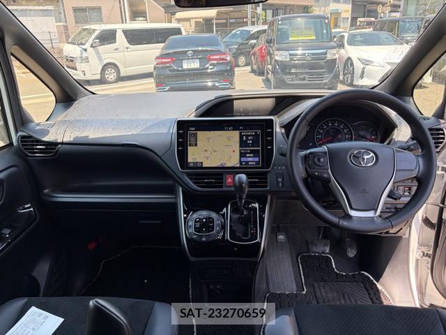 Toyota VOXY 2021-06 8546375-2