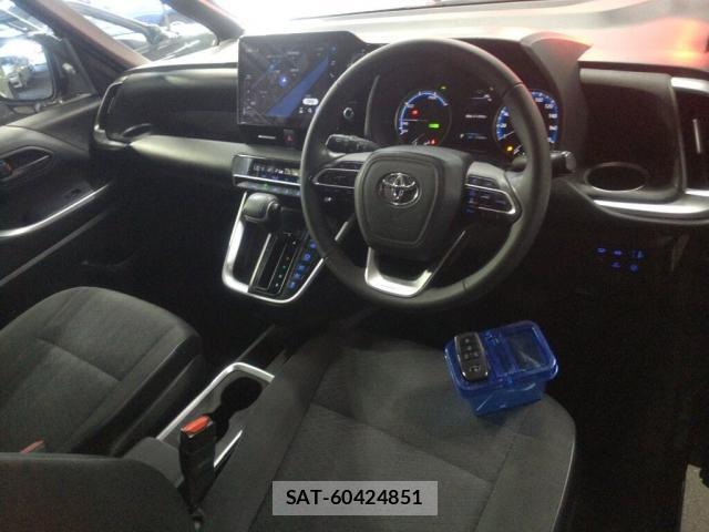 Toyota VOXY 2022-06 8546414-2