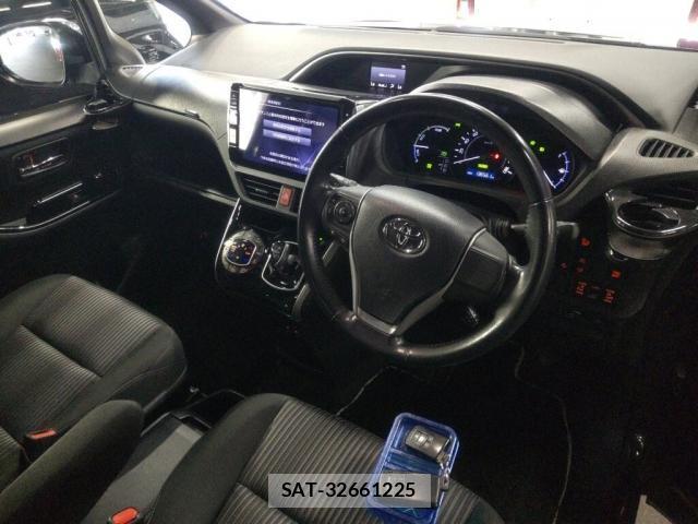 Toyota VOXY 2018-03 8546423-2