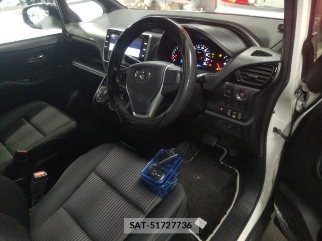 Toyota VOXY 2018-08 8546453-2