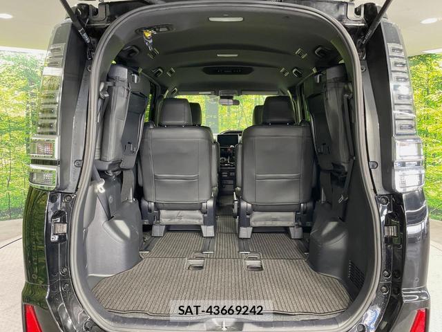 Toyota VOXY 2021-06 8546464-10