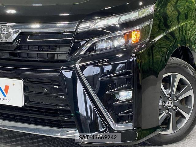 Toyota VOXY 2021-06 8546464-12