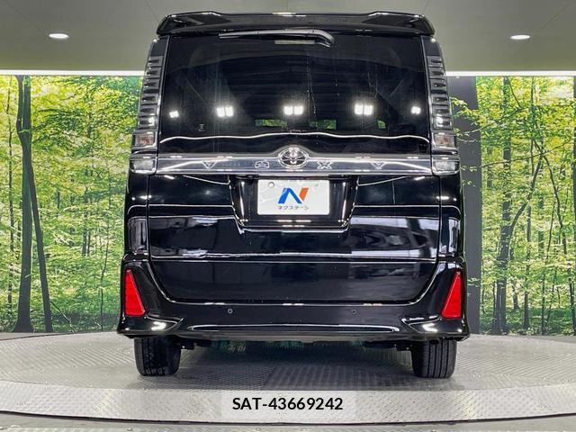 Toyota VOXY 2021-06 8546464-15