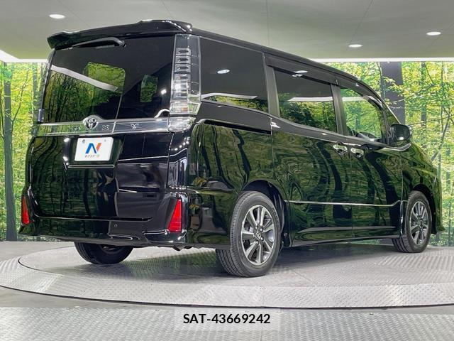 Toyota VOXY 2021-06 8546464-17