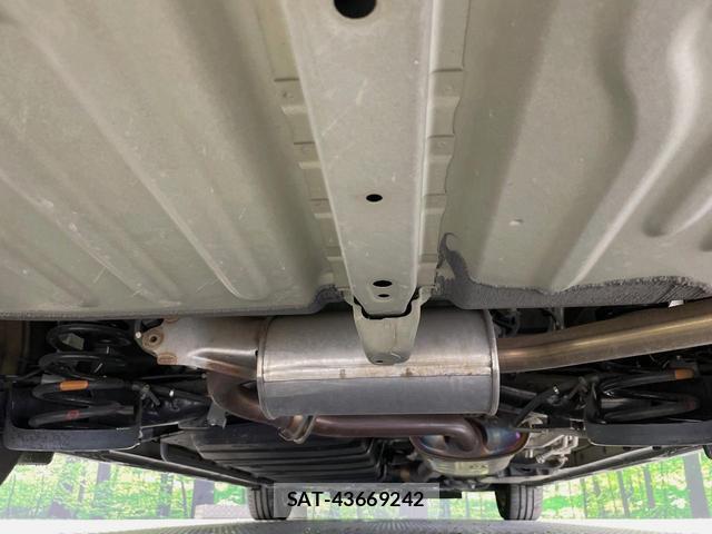 Toyota VOXY 2021-06 8546464-19