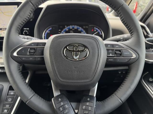 Toyota VOXY 2025-11 8546480-15