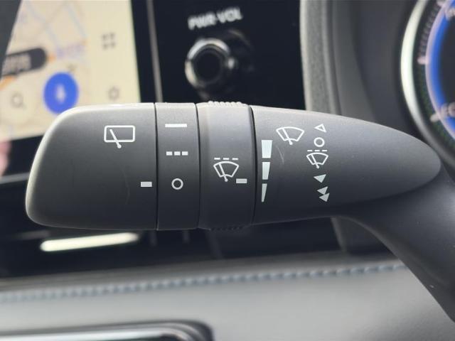 Toyota VOXY 2025-11 8546480-17