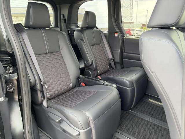 Toyota VOXY 2025-11 8546480-4