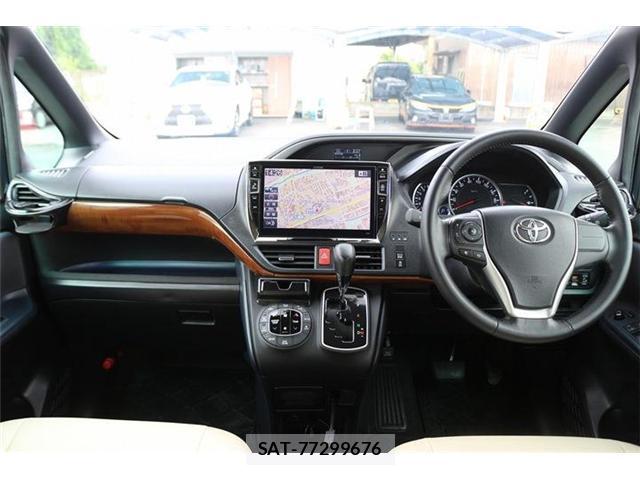 Toyota VOXY 2016-07 8546716-17