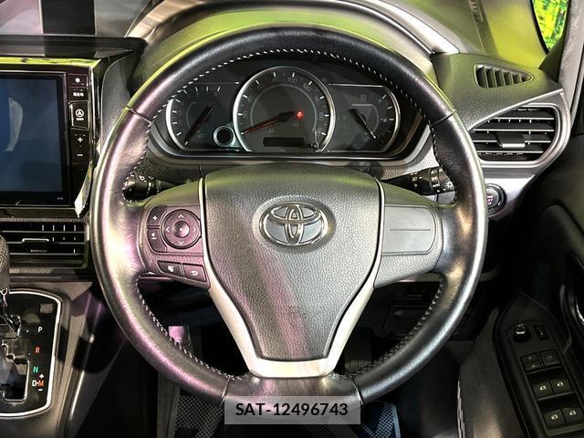 Toyota VOXY 2016-01 8546842-11