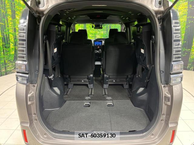 Toyota VOXY 2019-04 8546865-12