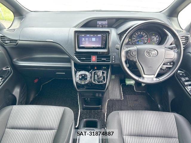 Toyota VOXY 2019-10 8546877-1