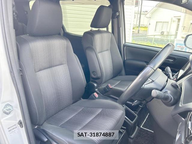 Toyota VOXY 2019-10 8546877-10