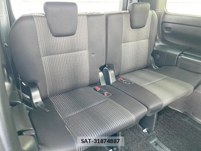 Toyota VOXY 2019-10 8546877-12