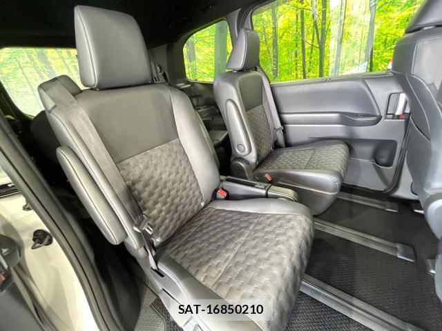 Toyota VOXY 2025-04 8546880-8