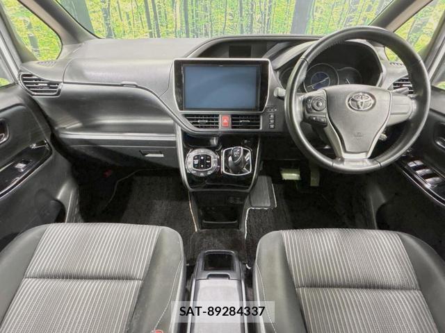 Toyota VOXY 2018-06 8546972-1