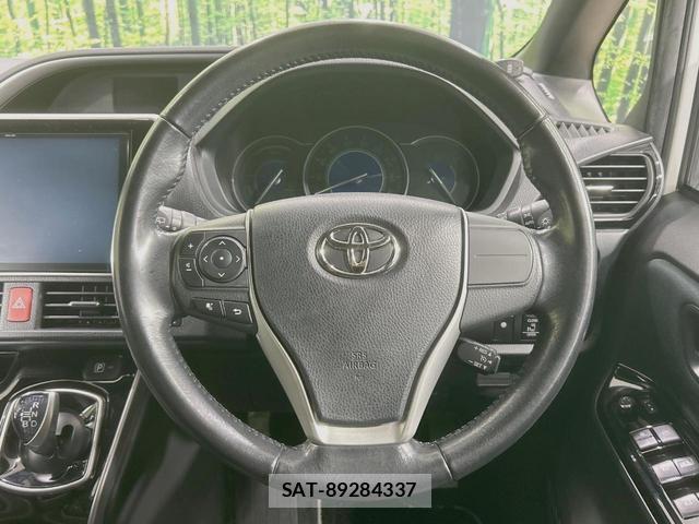 Toyota VOXY 2018-06 8546972-11
