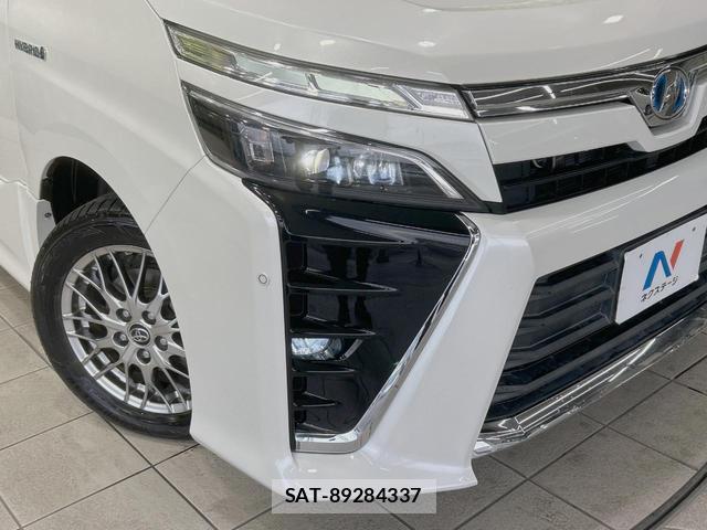 Toyota VOXY 2018-06 8546972-12