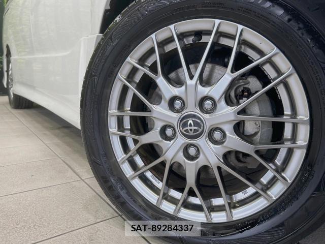 Toyota VOXY 2018-06 8546972-13