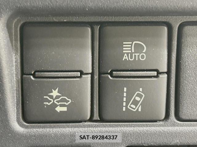 Toyota VOXY 2018-06 8546972-5