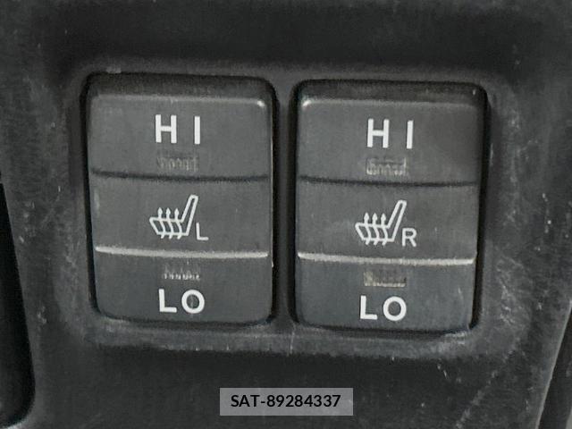Toyota VOXY 2018-06 8546972-6