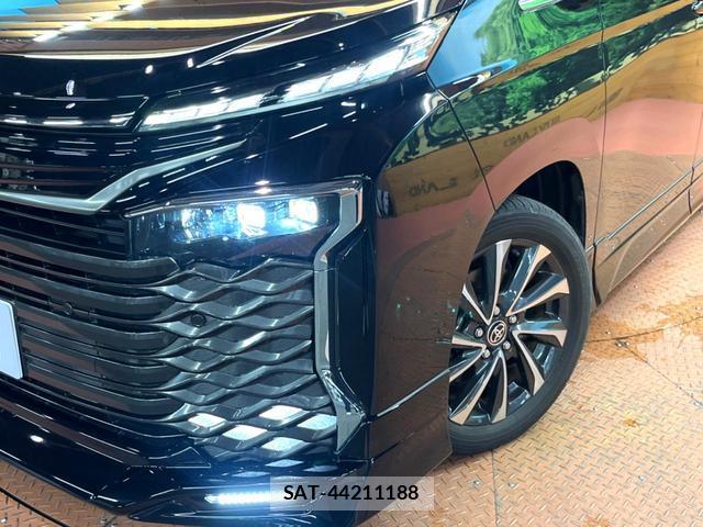 Toyota VOXY 2023-08 8547213-13