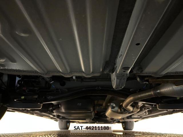 Toyota VOXY 2023-08 8547213-18