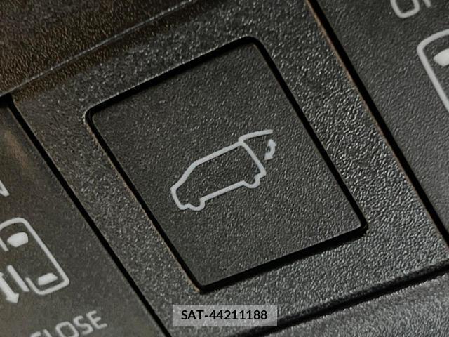 Toyota VOXY 2023-08 8547213-7
