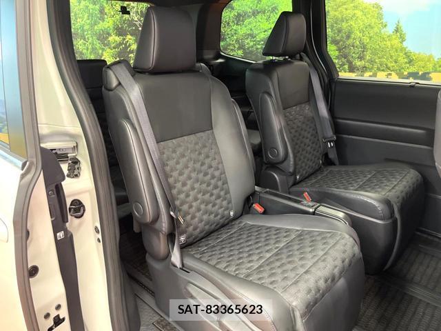 Toyota VOXY 2024-12 8547217-10